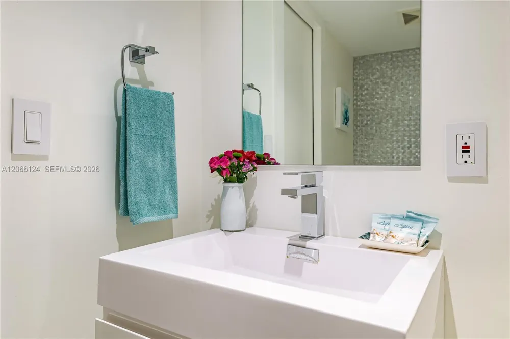 6917 Collins Ave #720 Miami Beach, FL 33141