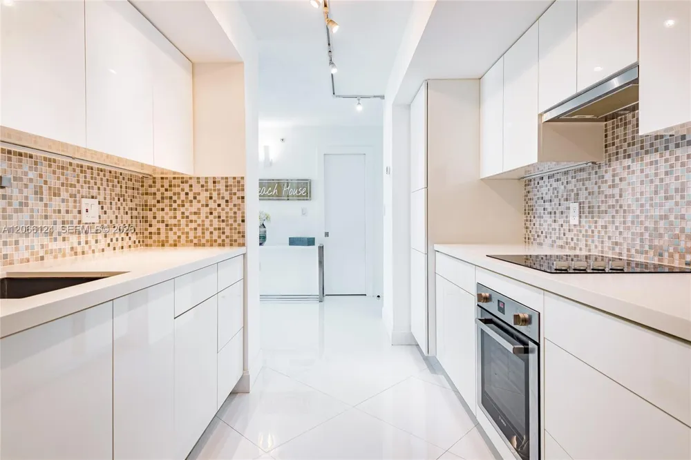6917 Collins Ave #720 Miami Beach, FL 33141