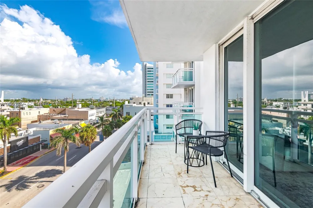 6917 Collins Ave #720 Miami Beach, FL 33141