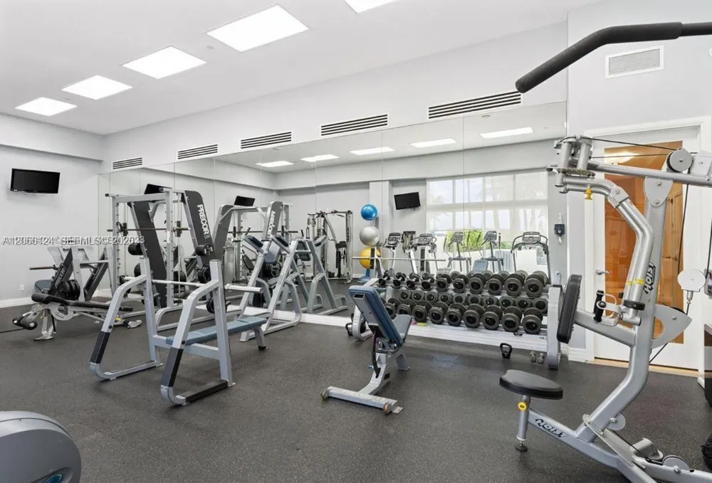 6917 Collins Ave #720 Miami Beach, FL 33141