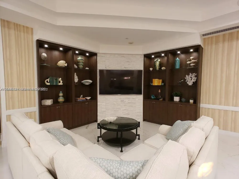 6917 Collins Ave #720 Miami Beach, FL 33141