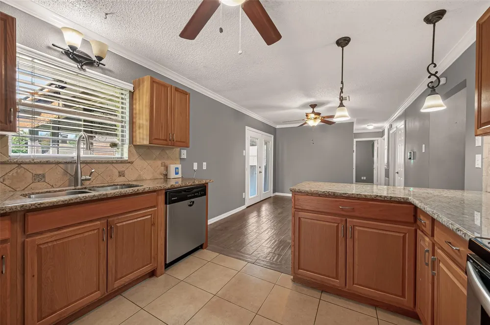 7502 Nightingale Circle Texas City, TX 77591