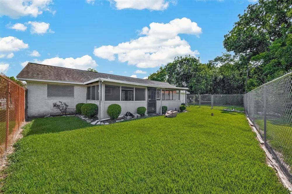 7502 Nightingale Circle Texas City, TX 77591