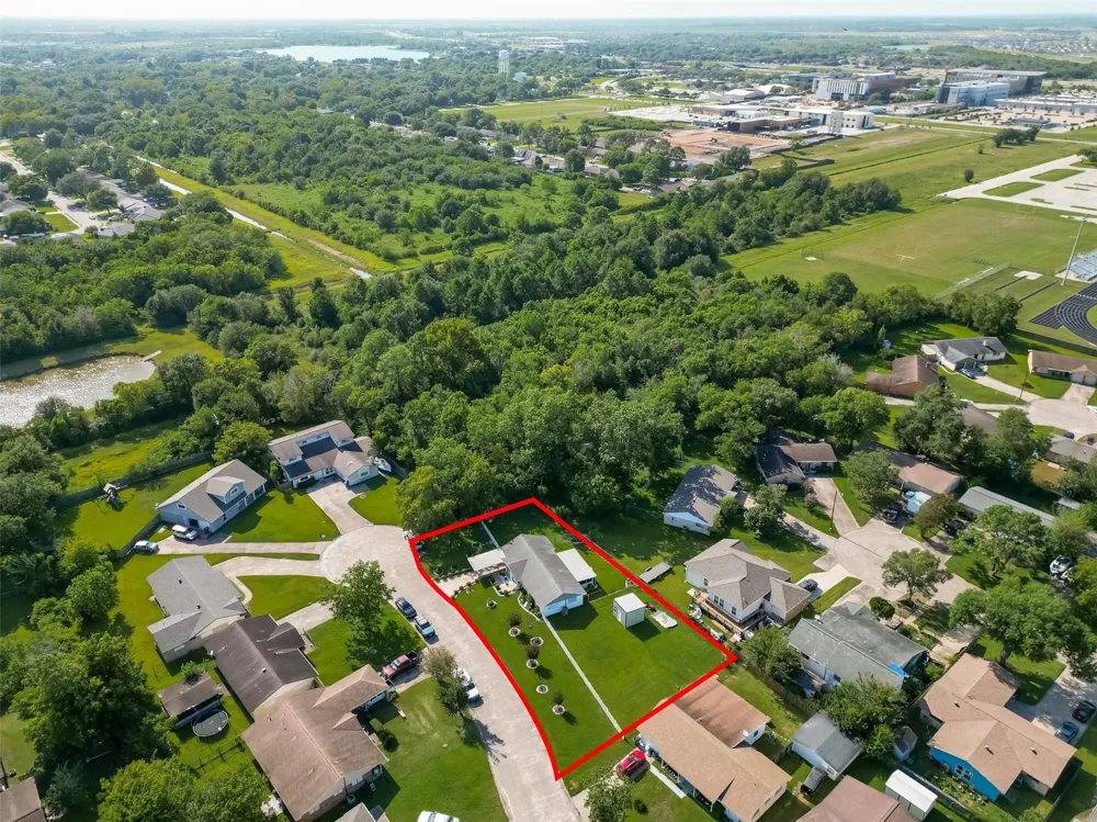 7502 Nightingale Circle Texas City, TX 77591