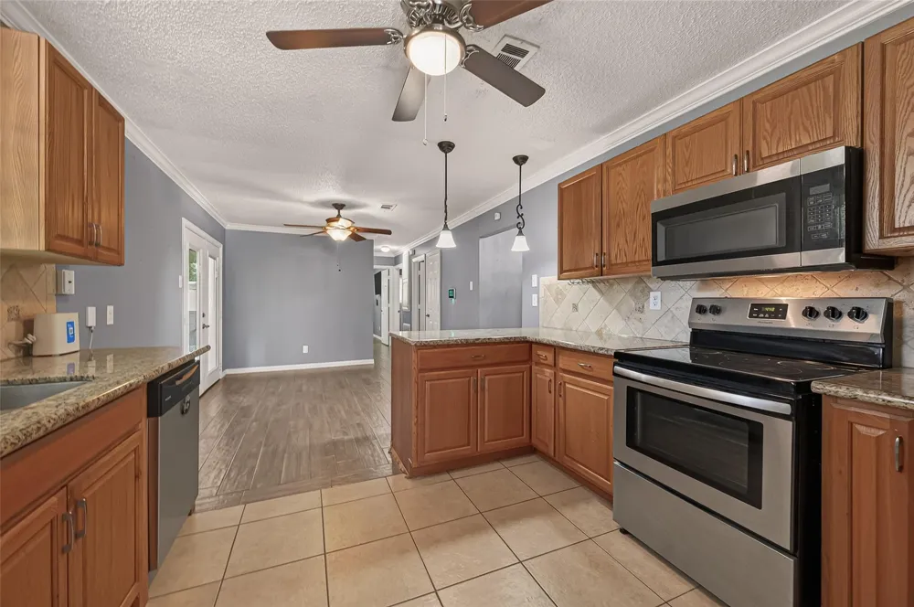 7502 Nightingale Circle Texas City, TX 77591