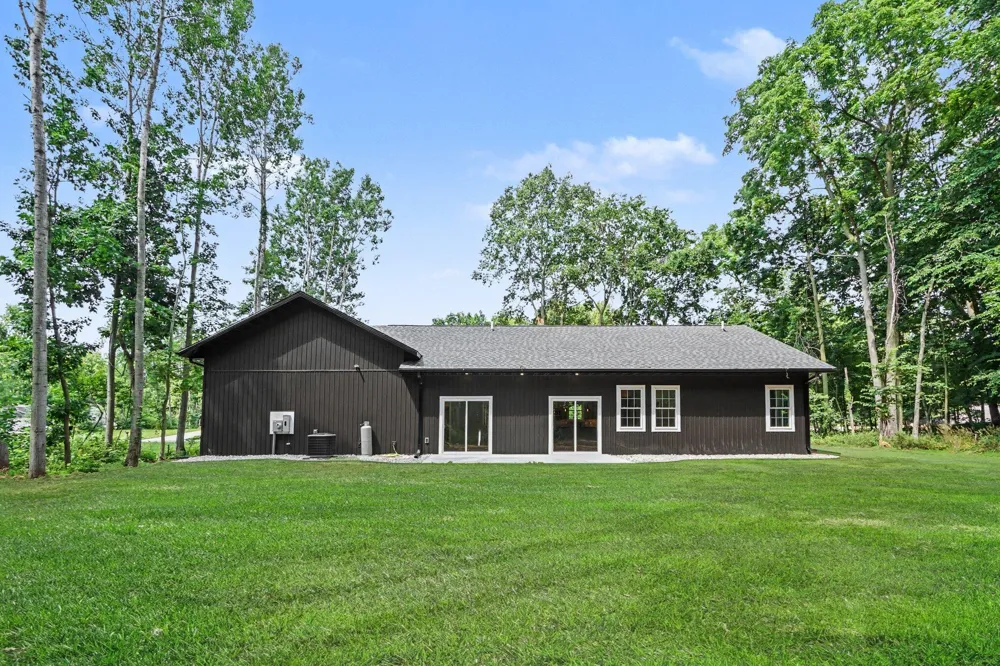 74777 Ridgeway Drive Lawton, MI 49065