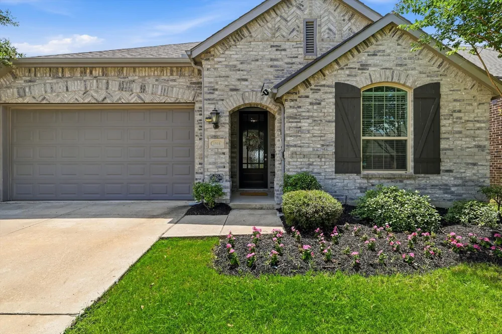 1916 Outpost Creek Lane Aubrey, TX 76227