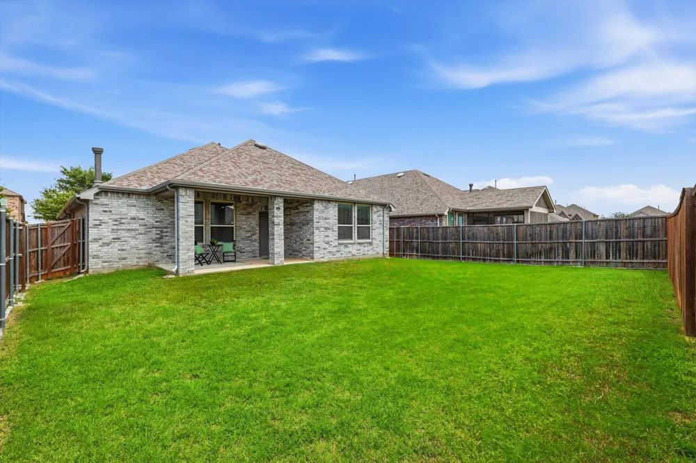 1916 Outpost Creek Lane Aubrey, TX 76227