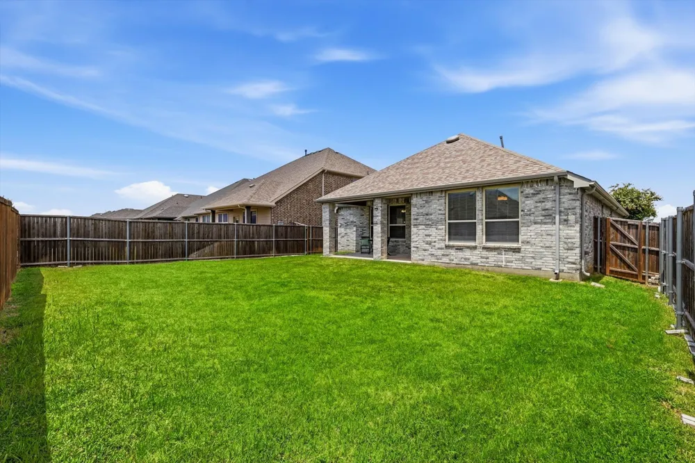 1916 Outpost Creek Lane Aubrey, TX 76227