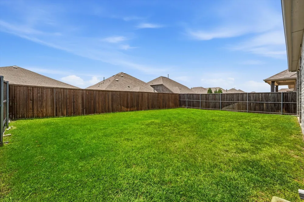 1916 Outpost Creek Lane Aubrey, TX 76227