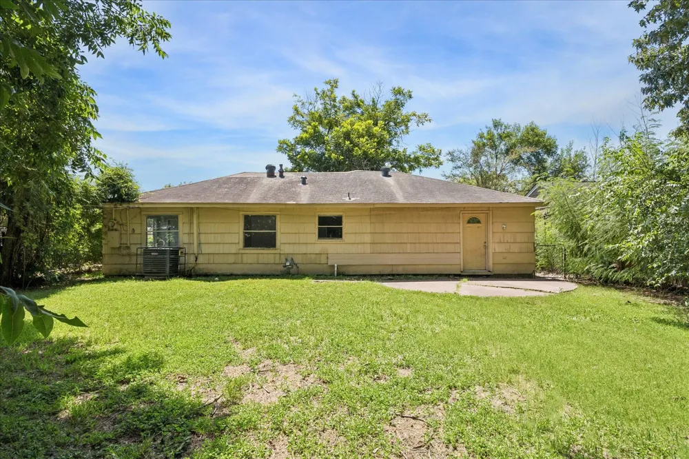 205 Tilden Drive Pasadena, TX 77506