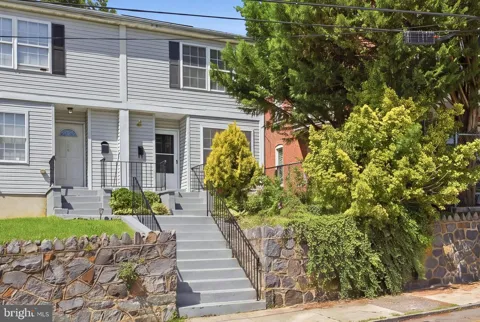 106 6TH AVENUE