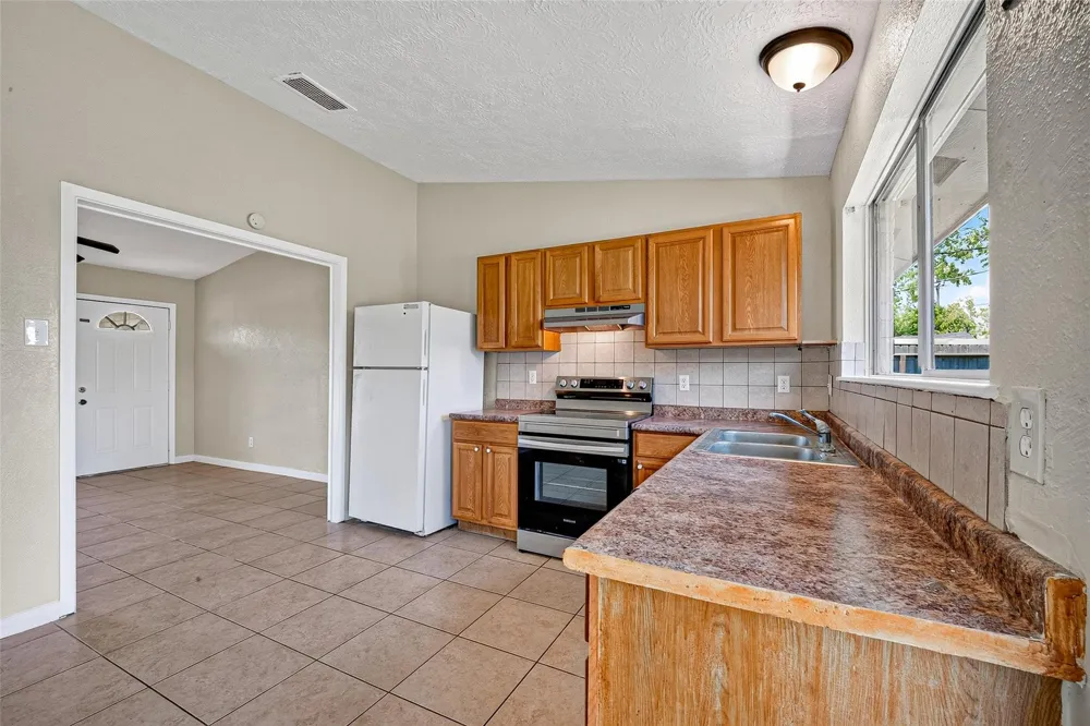 3307 Fern Rock Drive La Porte, TX 77571