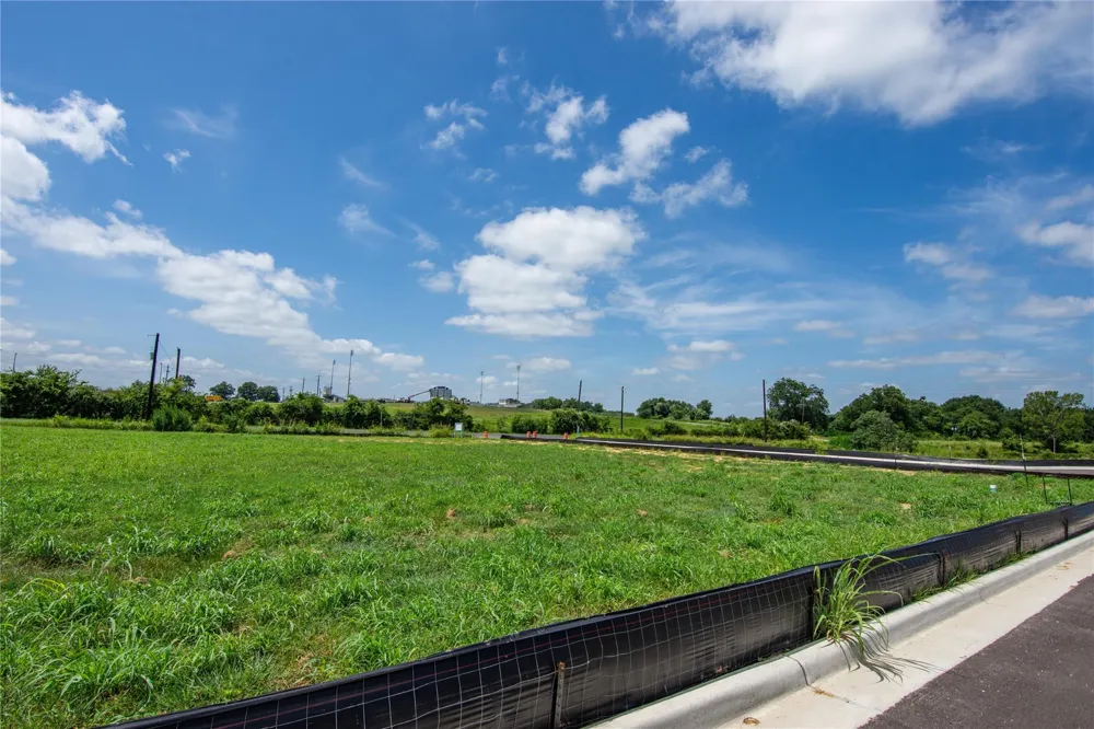 513 Trend View Drive Weimar, TX 78962