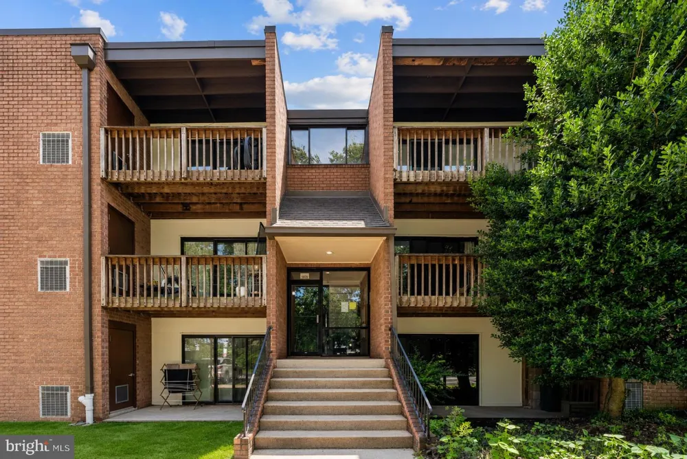 10725 W WEST DRIVE #203 Fairfax, VA 22030
