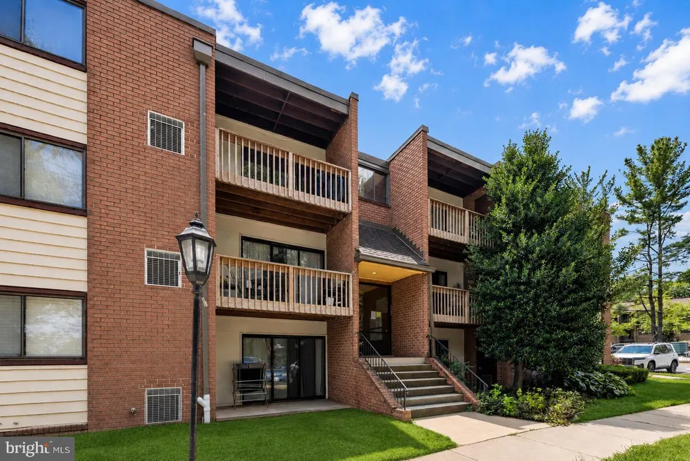 10725 W WEST DRIVE #203 Fairfax, VA 22030