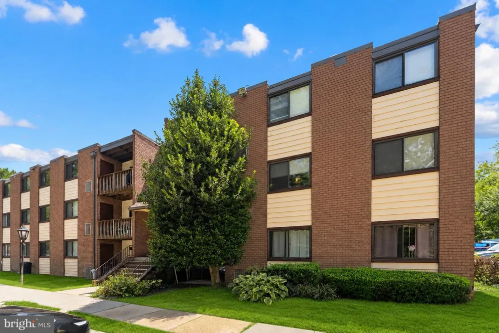 10725 W WEST DRIVE #203 Fairfax, VA 22030