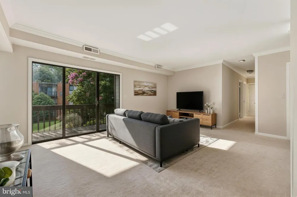 10725 W WEST DRIVE #203 Fairfax, VA 22030