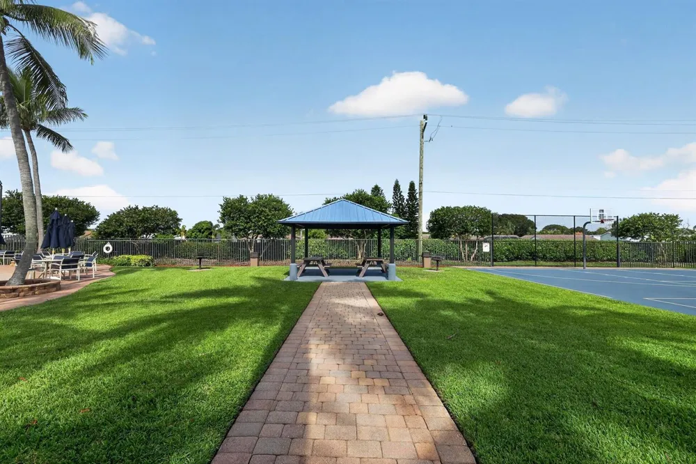 2823 S EVERGREEN CIRCLE Boynton Beach, FL 33426