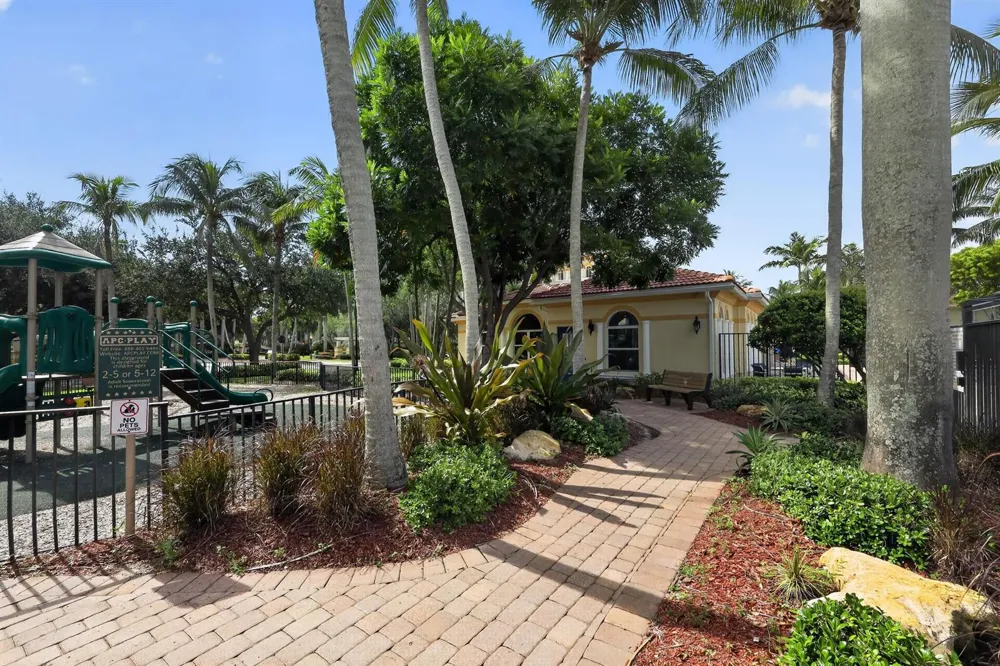 2823 S EVERGREEN CIRCLE Boynton Beach, FL 33426
