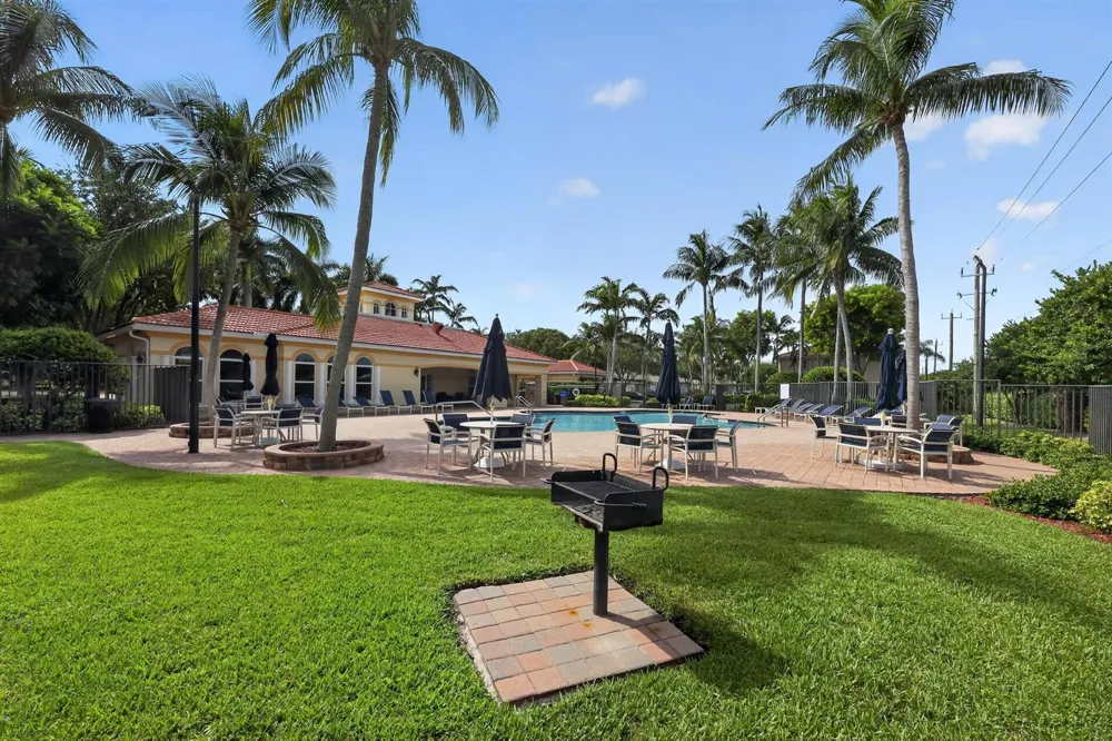 2823 S EVERGREEN CIRCLE Boynton Beach, FL 33426