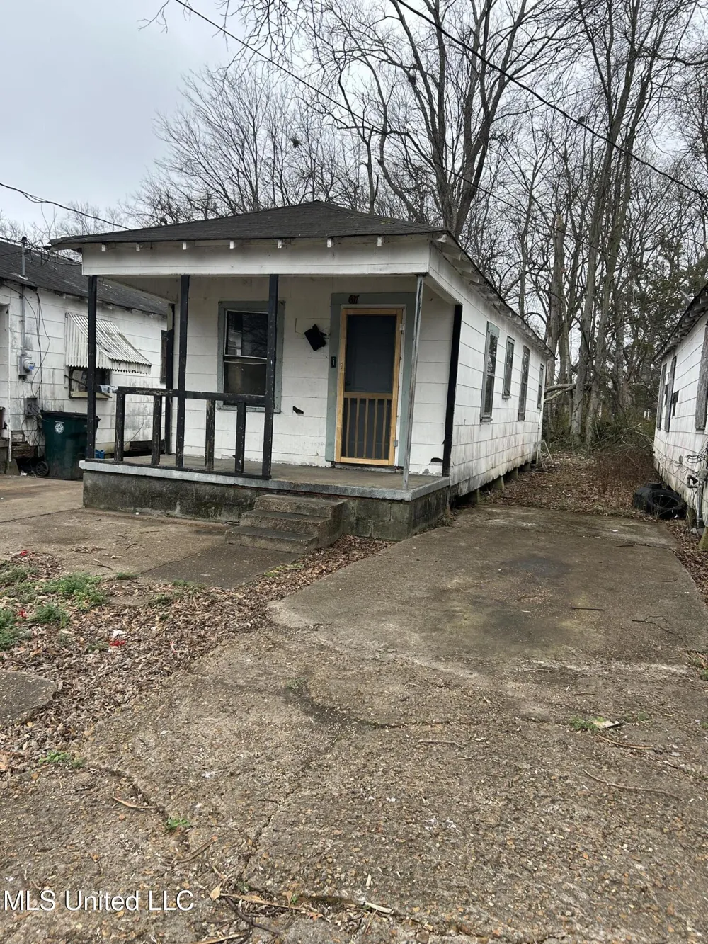 617 Ave L Greenwood, MS 38930