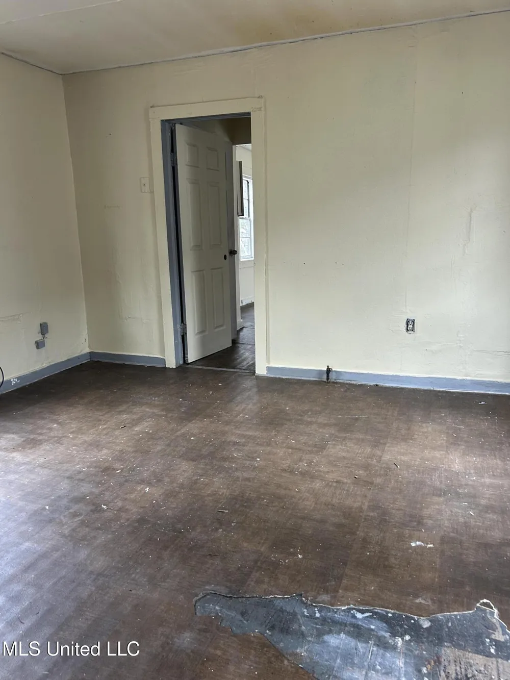 617 Ave L Greenwood, MS 38930