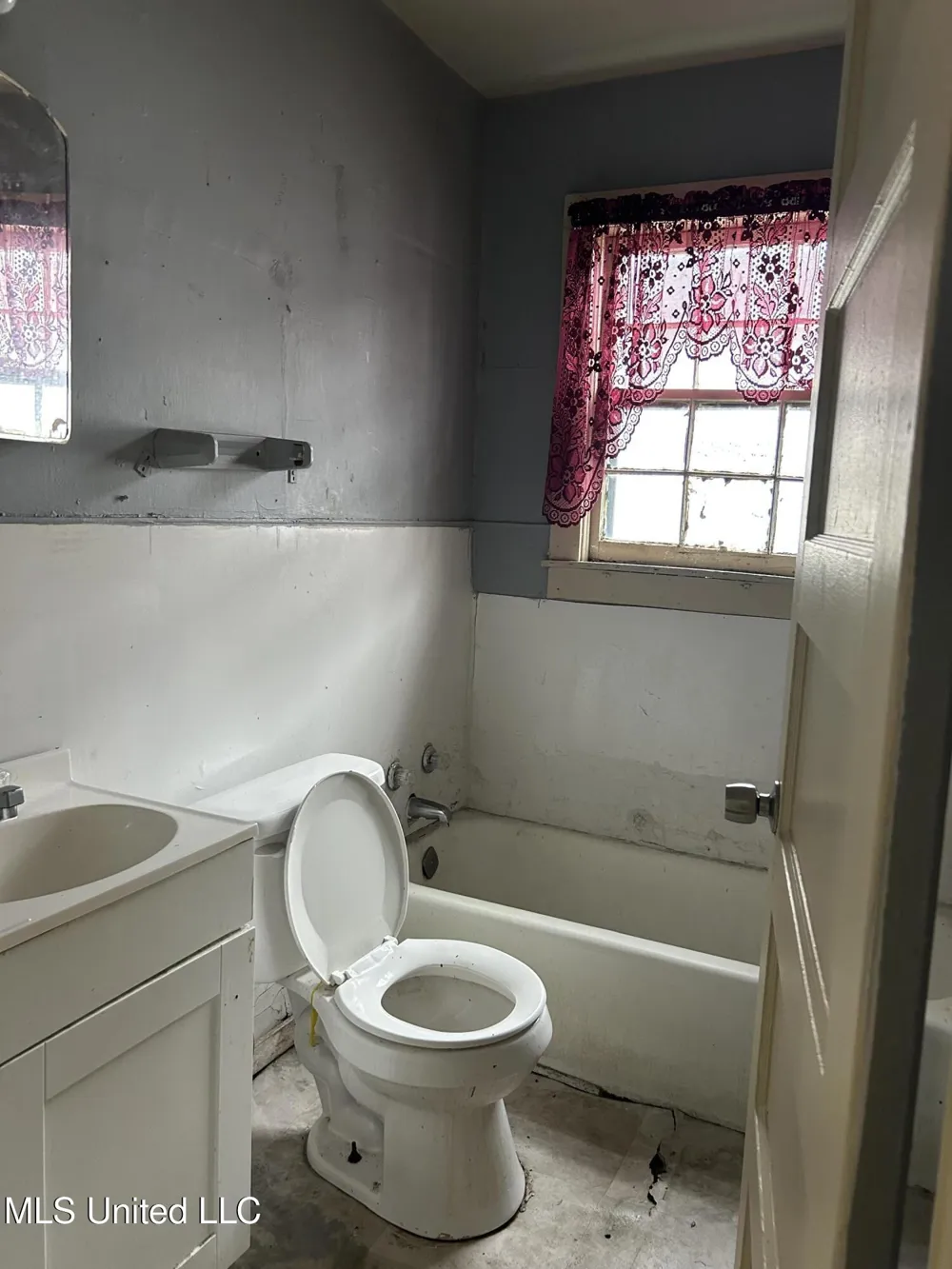 617 Ave L Greenwood, MS 38930