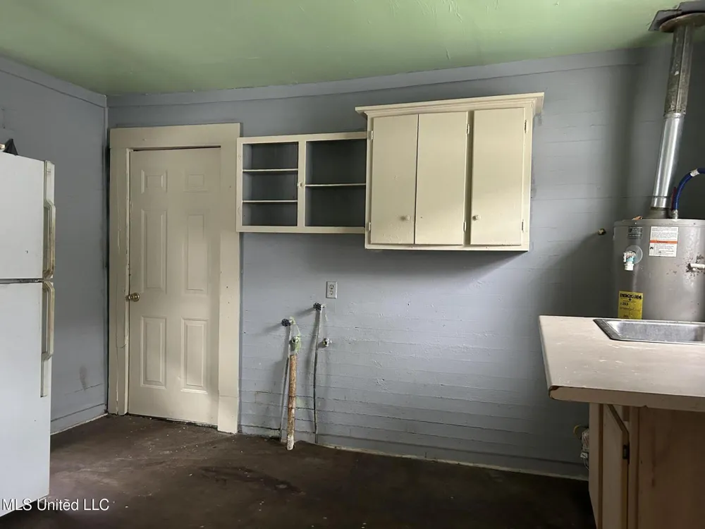 617 Ave L Greenwood, MS 38930