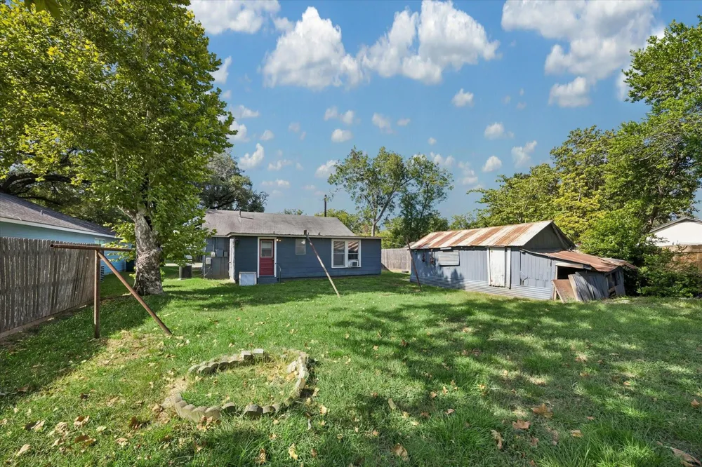 315 Jones Street Columbus, TX 78934