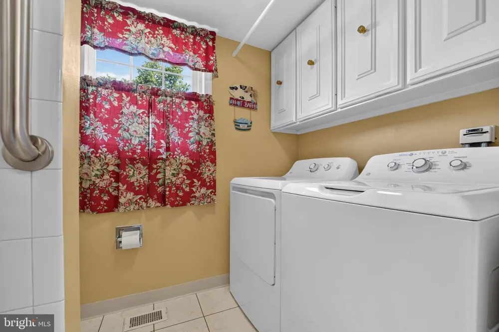 74 AMHERST LANE E Monroe Township, NJ 08831