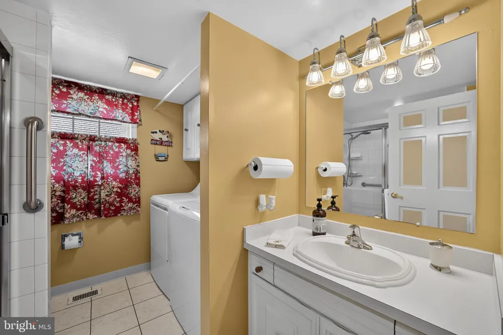 74 AMHERST LANE E Monroe Township, NJ 08831