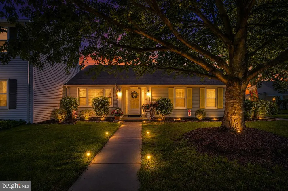 74 AMHERST LANE E Monroe Township, NJ 08831