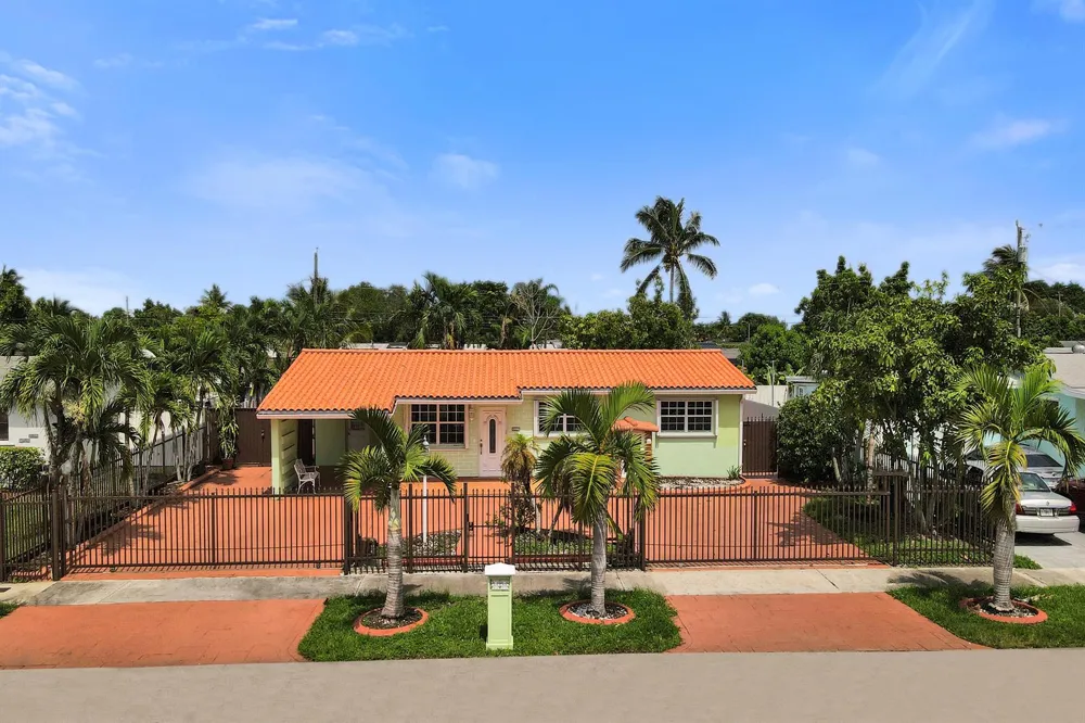 3311 SW 105th Court Miami, FL 33165