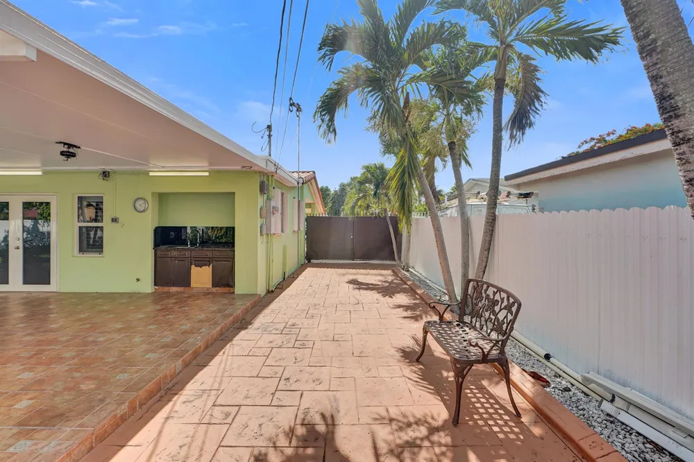 3311 SW 105th Court Miami, FL 33165