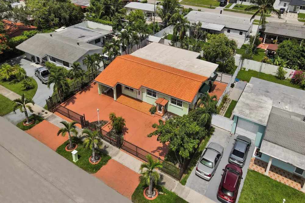 3311 SW 105th Court Miami, FL 33165