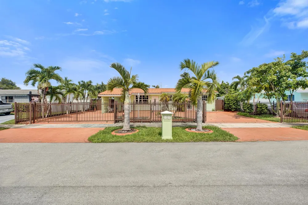 3311 SW 105th Court Miami, FL 33165