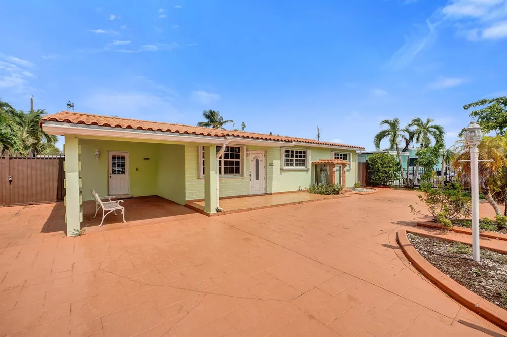 3311 SW 105th Court Miami, FL 33165