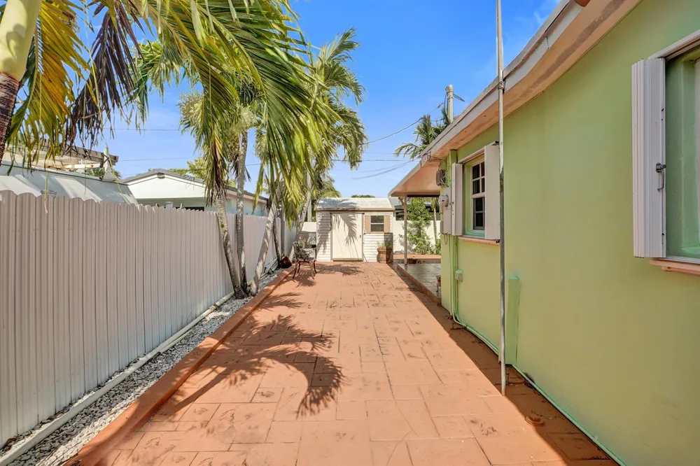 3311 SW 105th Court Miami, FL 33165