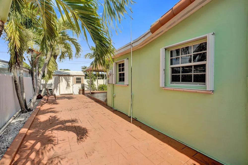 3311 SW 105th Court Miami, FL 33165