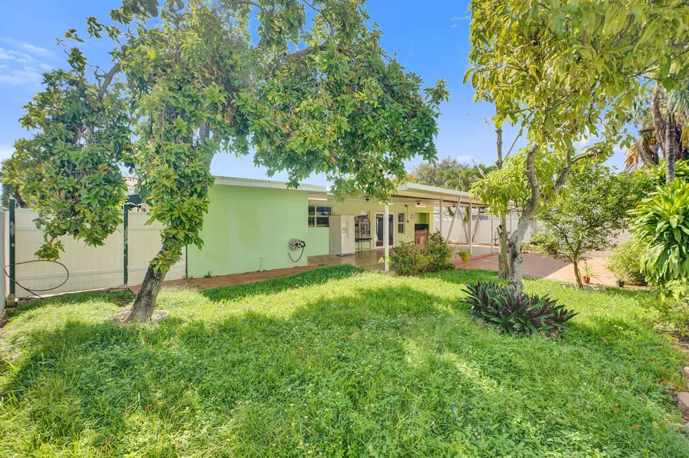 3311 SW 105th Court Miami, FL 33165