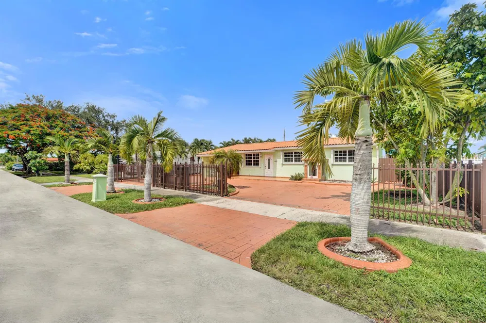 3311 SW 105th Court Miami, FL 33165
