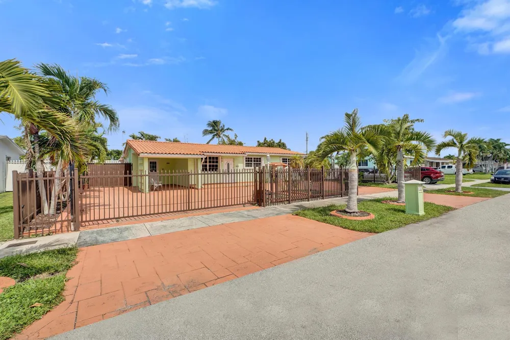 3311 SW 105th Court Miami, FL 33165