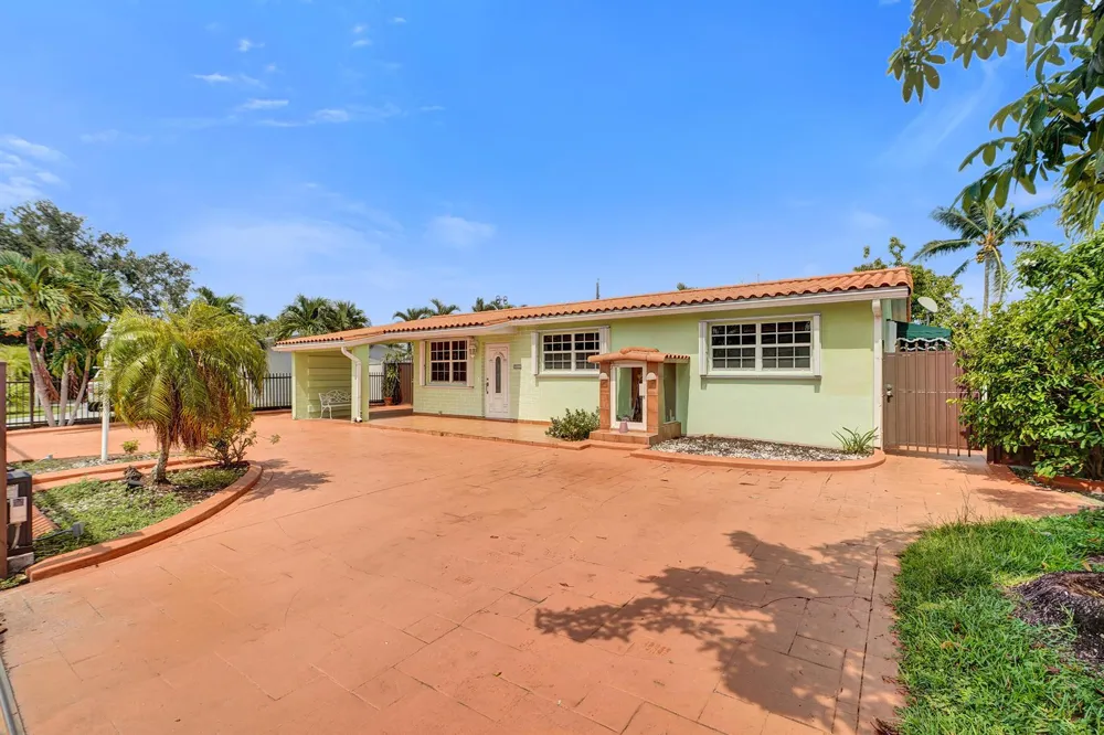 3311 SW 105th Court Miami, FL 33165