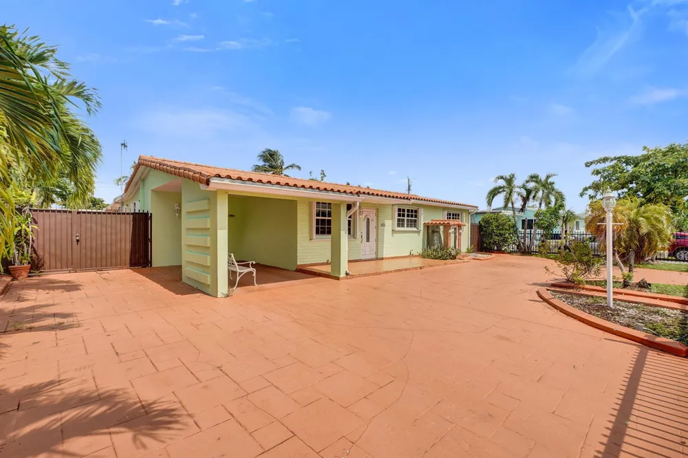 3311 SW 105th Court Miami, FL 33165