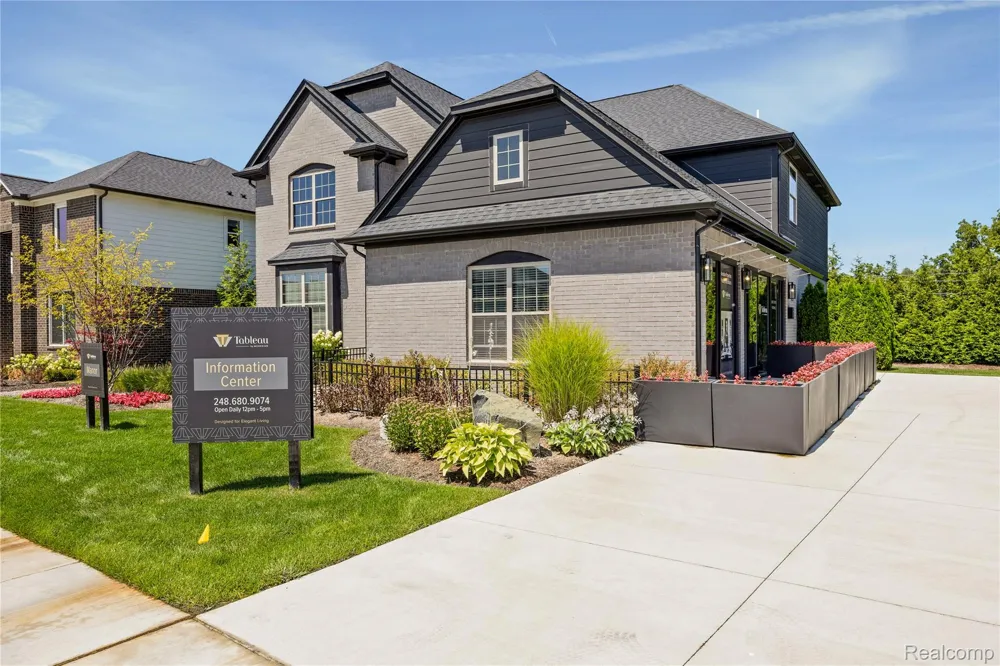2113 Kohli Drive Troy City, MI 48083