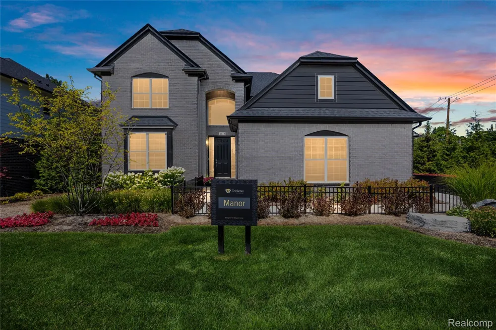 2113 Kohli Drive Troy City, MI 48083