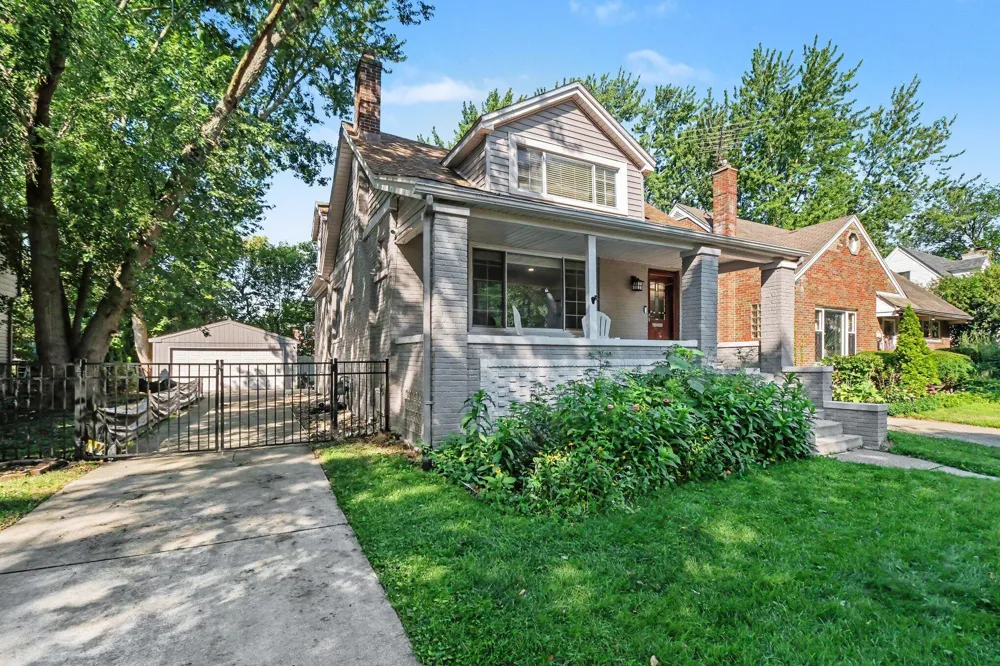 907 University Place Grosse Pointe, MI 48230