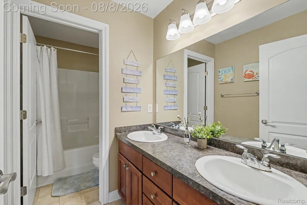 4141 Oak Street Grand Blanc Charter Township, MI 48439