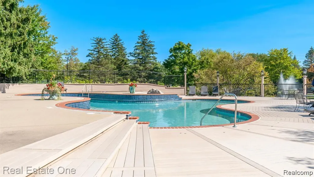 7332 Meadowridge Circle West Bloomfield Charter Township, MI 48322